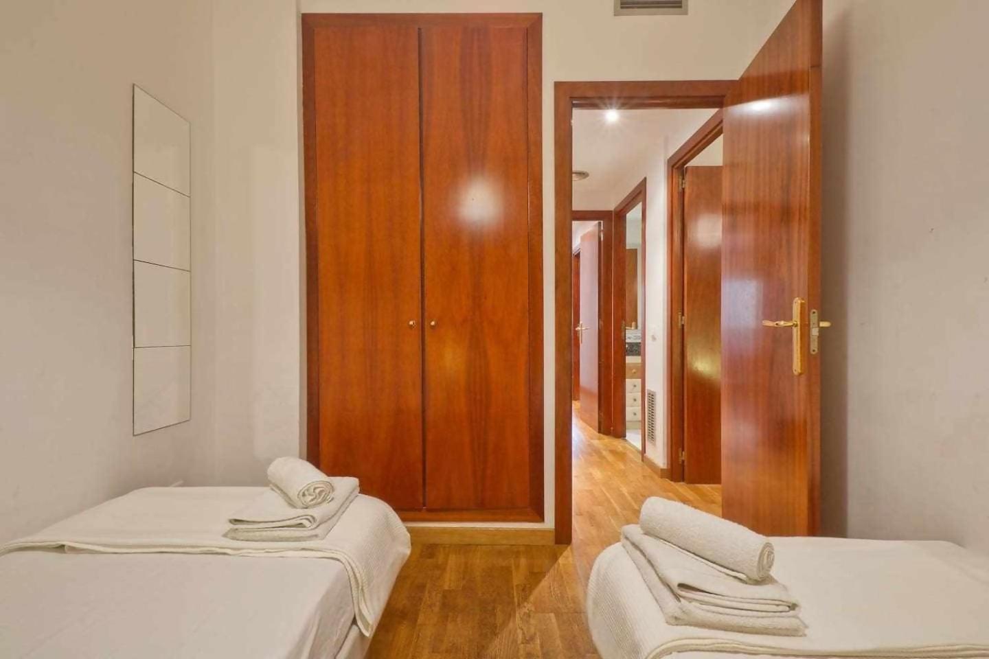 Comfortable 4 Rooms 2Bath W Balcony Barcelona Buitenkant foto